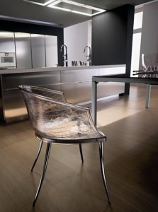 krzesło zrobione ze szkła